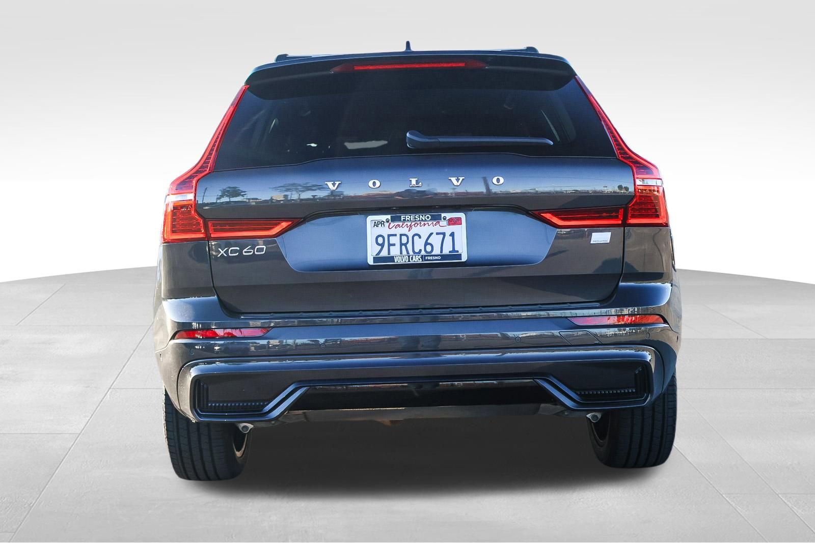 Used 2023 Volvo XC60 T8 Ultimate w/ Climate Package image 7