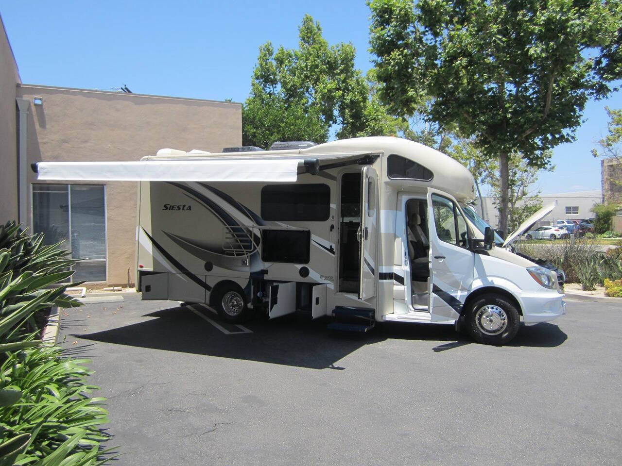 Used 2017 Mercedes-Benz Sprinter 3500 image 7