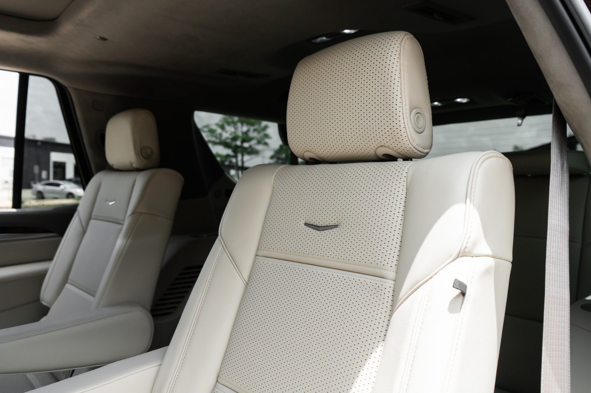 Used 2026 Cadillac Escalade Platinum Sport w/ LPO, Floor Liner Package AWD/4WD image 30