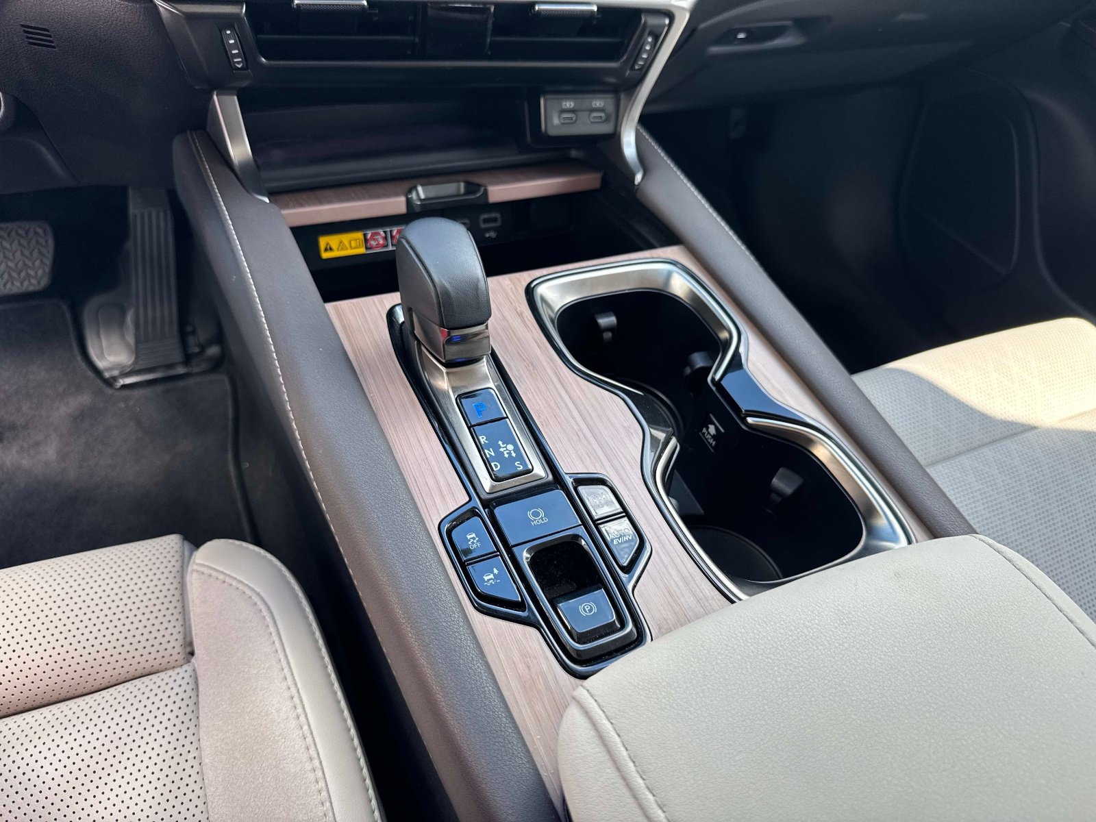 Used 2025 Lexus RX 450h AWD w/ Luxury Package image 27