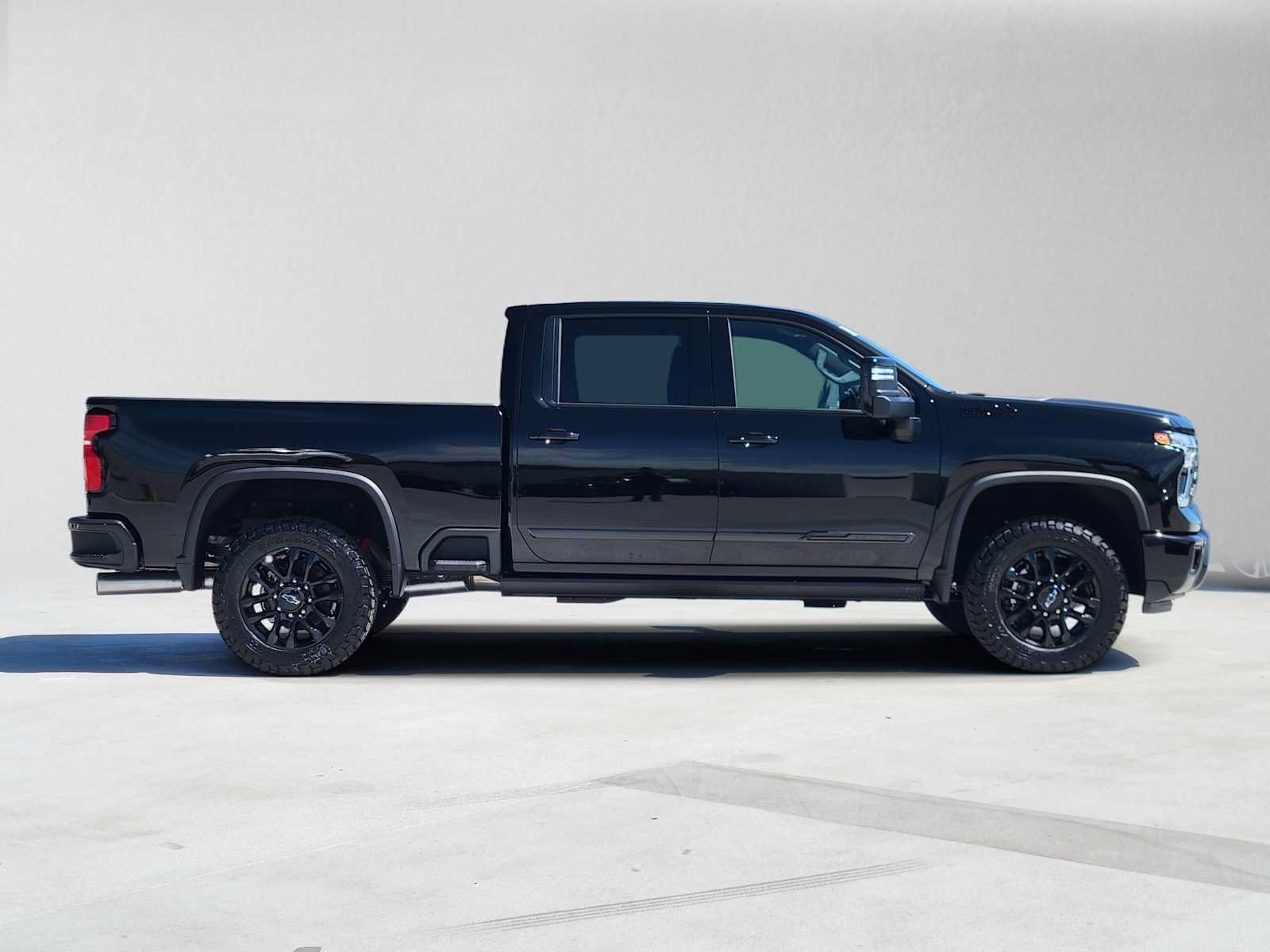 New 2026 Chevrolet Silverado 2500 High Country w/ Midnight Edition AWD/4WD image 2