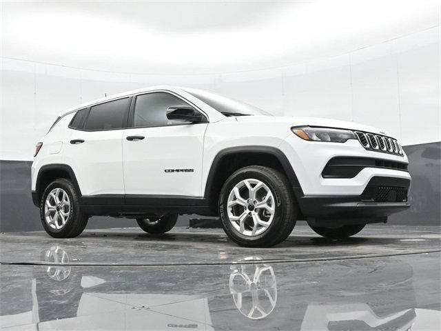 Used 2025 Jeep Compass Sport image 40