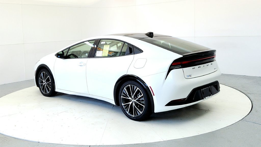 New 2027 Toyota Prius XLE FWD image 4
