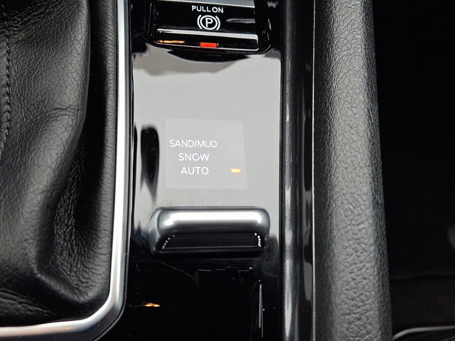 Used 2023 Jeep Compass Latitude image 23