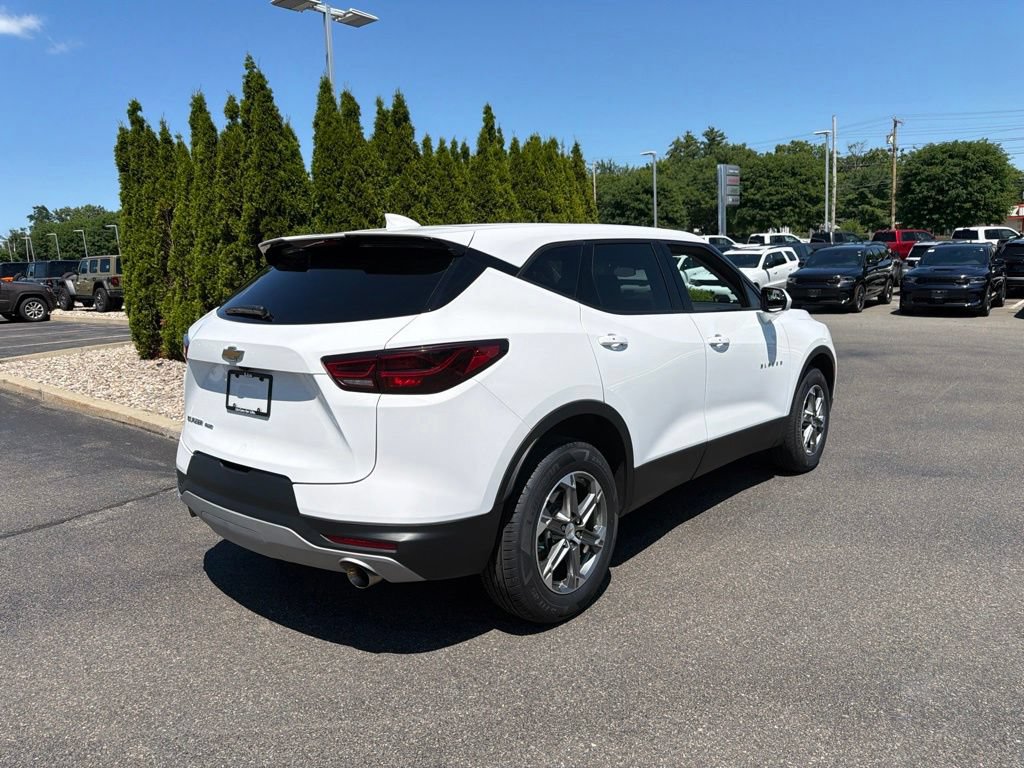 Used 2024 Chevrolet Blazer LT AWD/4WD image 3