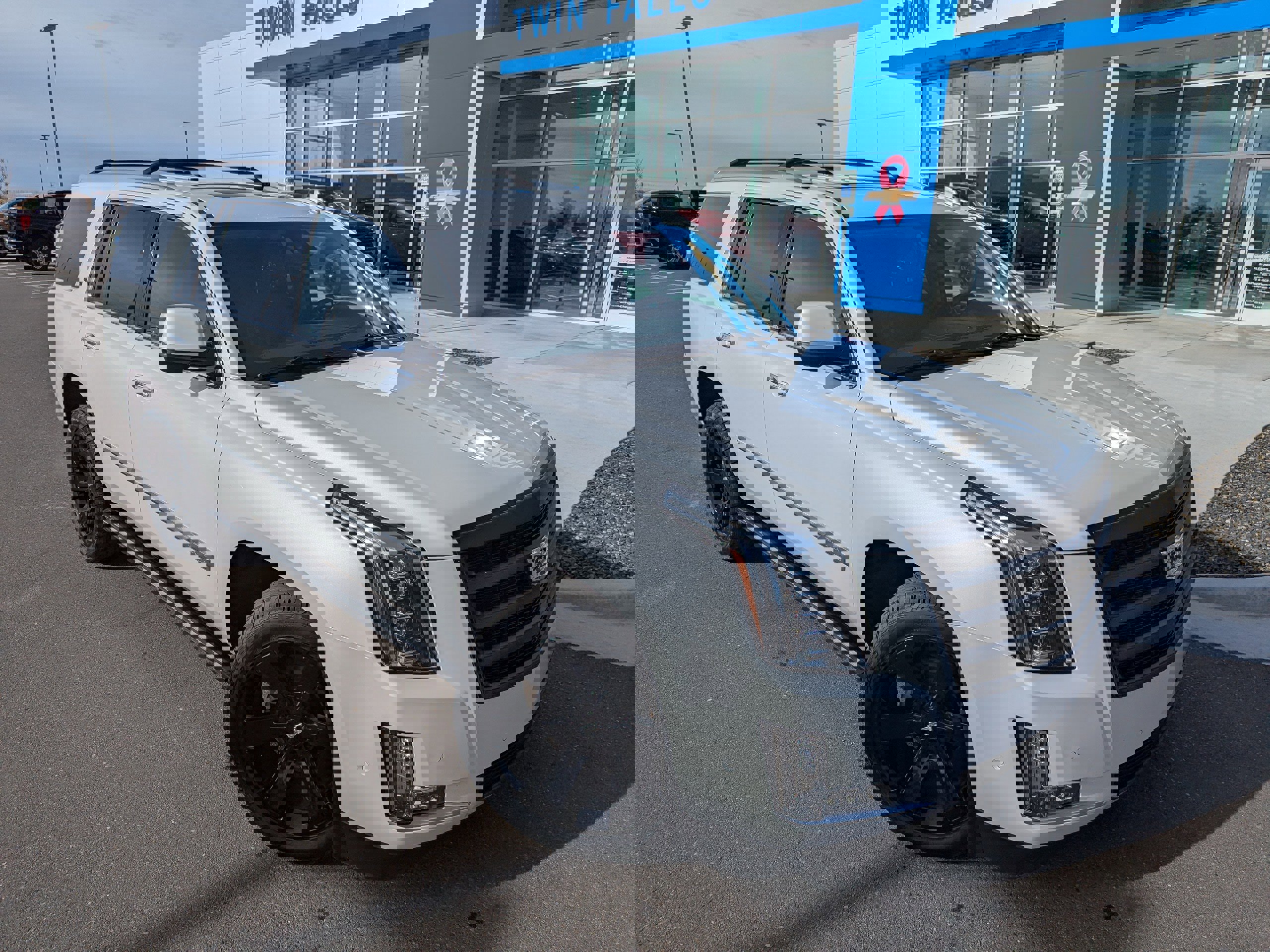 Used 2020 Cadillac Escalade Premium Luxury image 4