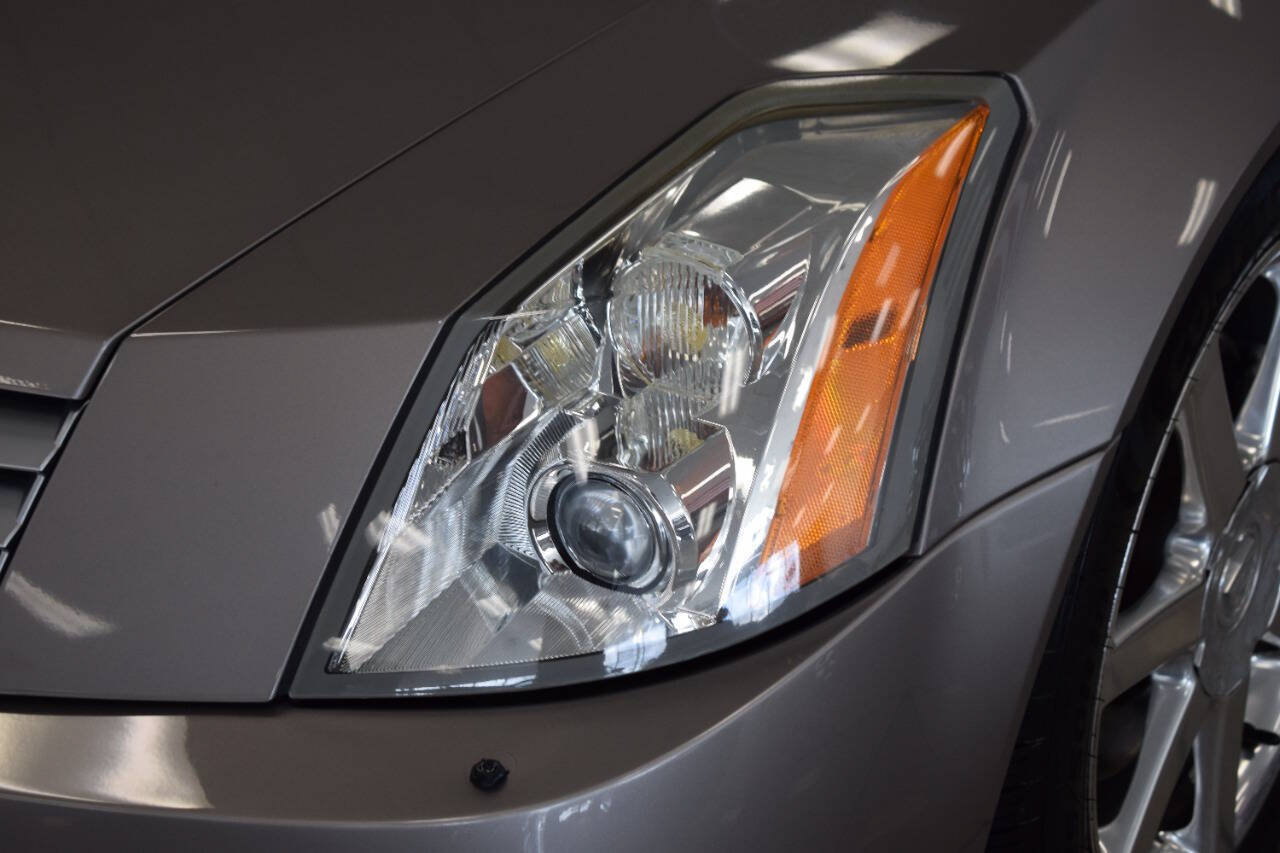 Used 2005 Cadillac XLR RWD image 16
