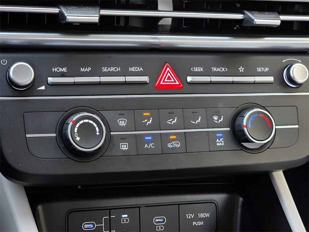 Used 2025 Hyundai Tucson SE image 32