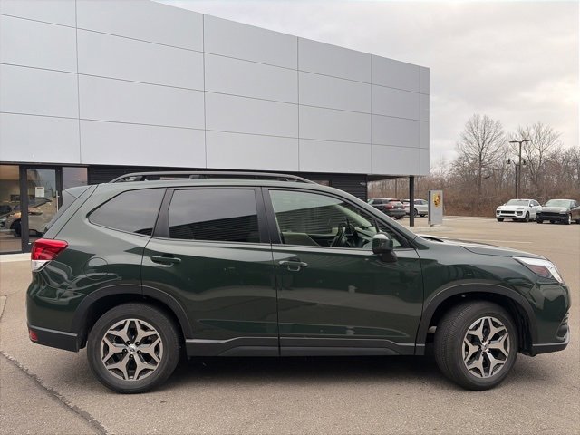 Used 2023 Subaru Forester Premium image 2