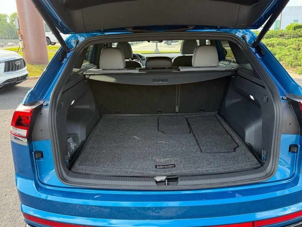 Used 2024 Volkswagen Atlas Cross Sport SEL R-Line image 12
