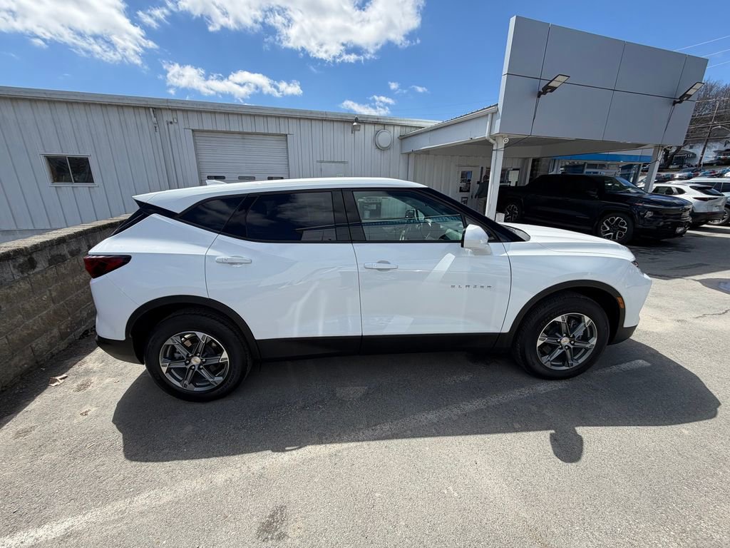 Used 2025 Chevrolet Blazer LT image 6