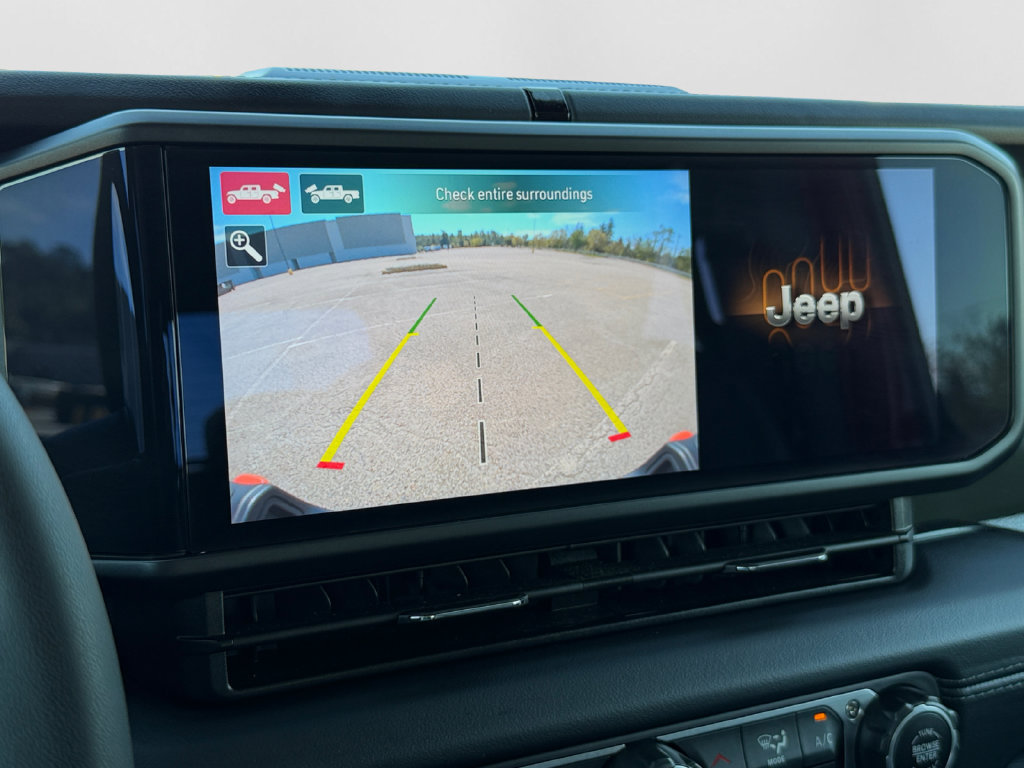 Used 2025 Jeep Gladiator Mojave AWD/4WD image 18