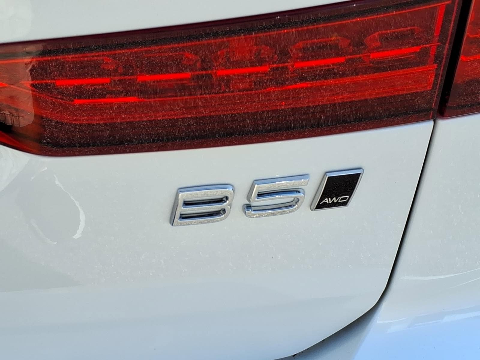 Certified 2025 Volvo V60 B5 Cross Country Plus AWD/4WD image 6