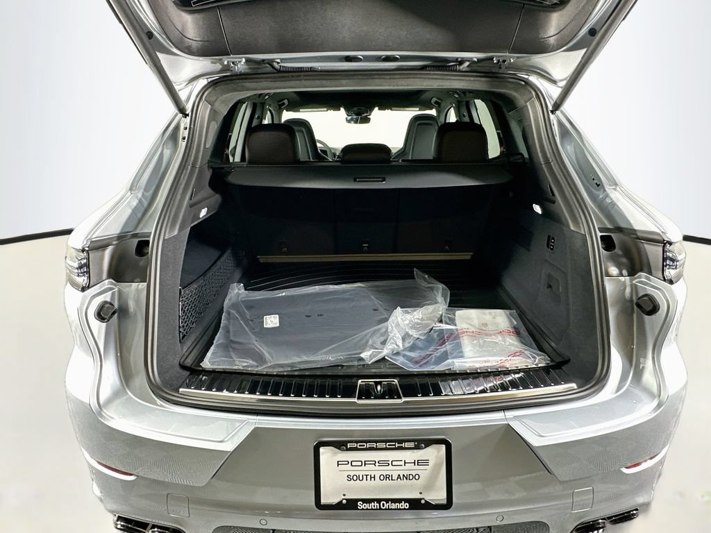 New 2026 Porsche Cayenne GTS AWD/4WD image 28
