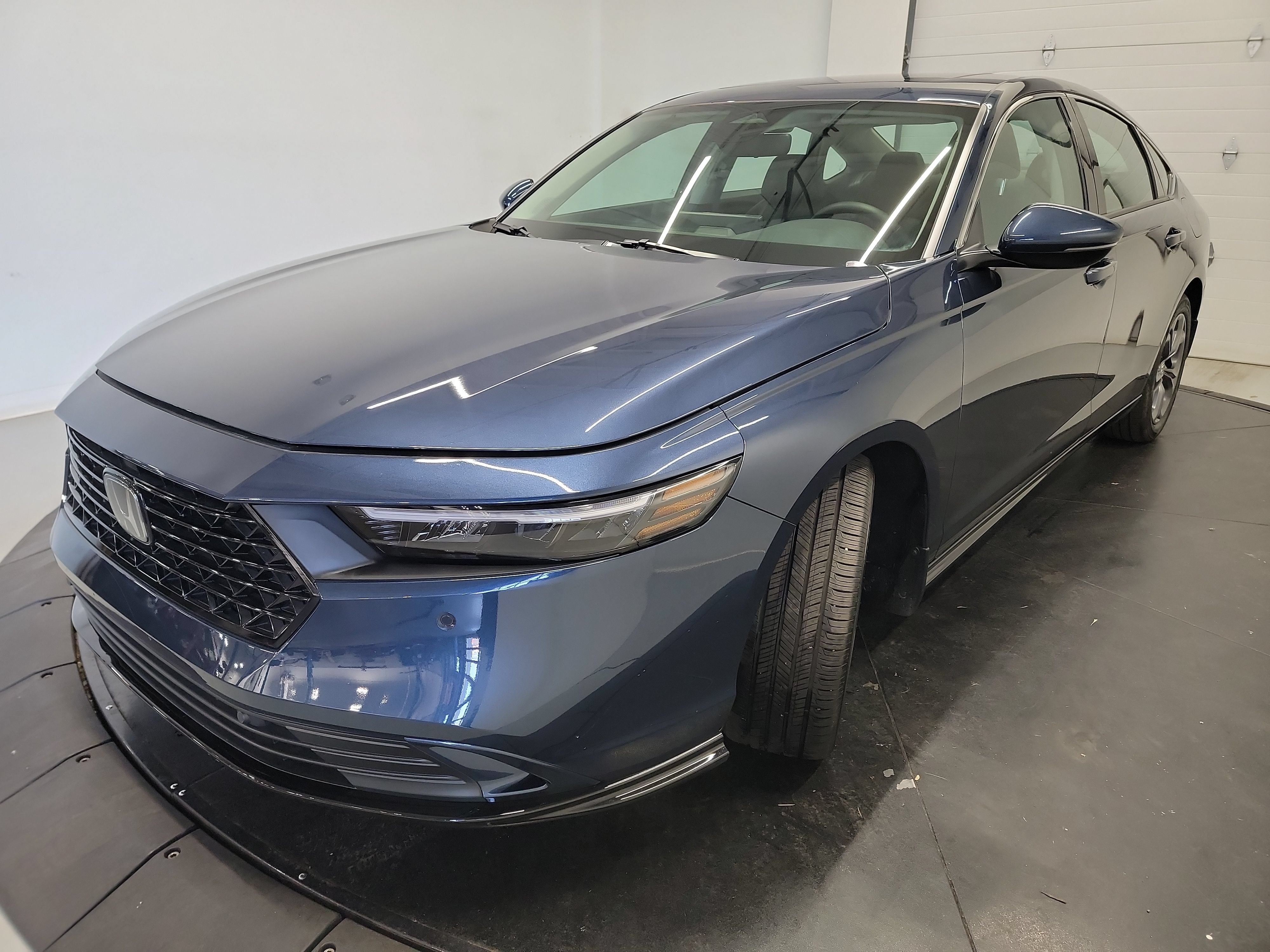 Used 2025 Honda Accord EX-L image 3