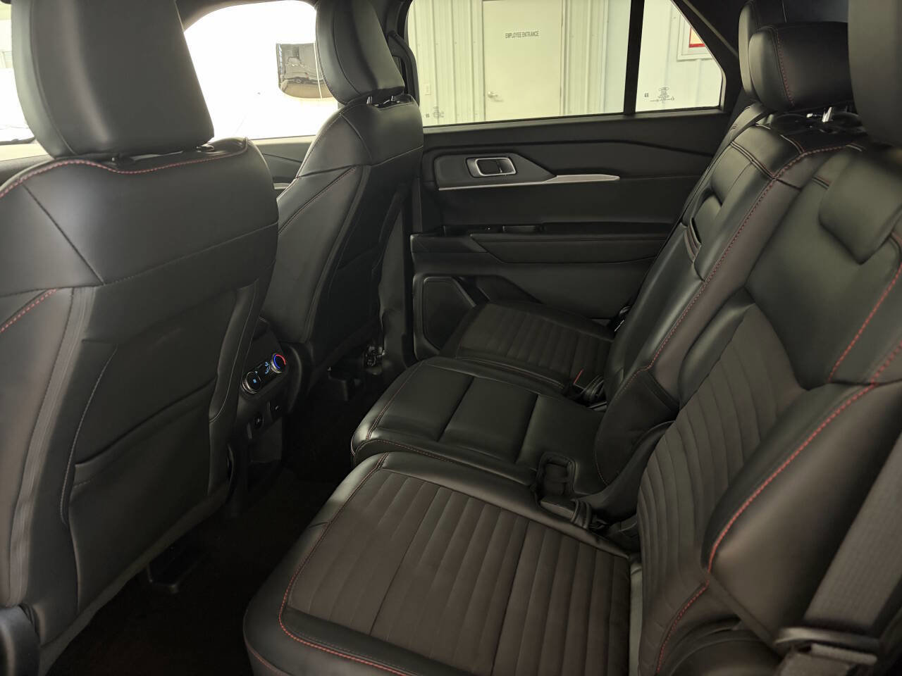 Used 2025 Ford Explorer ST-Line w/ ST-Line Street Pack image 22