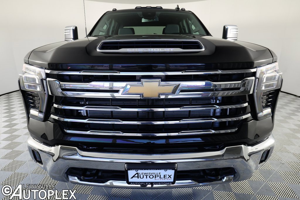 Used 2025 Chevrolet Silverado 3500 LTZ image 2