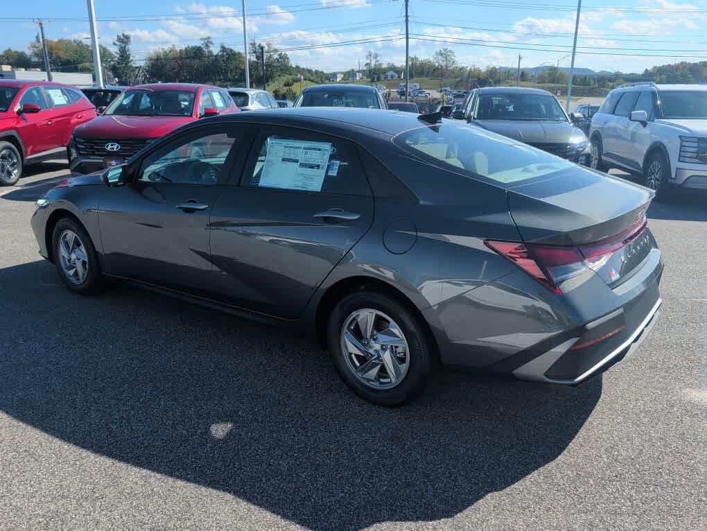 New 2026 Hyundai Elantra SE FWD image 10