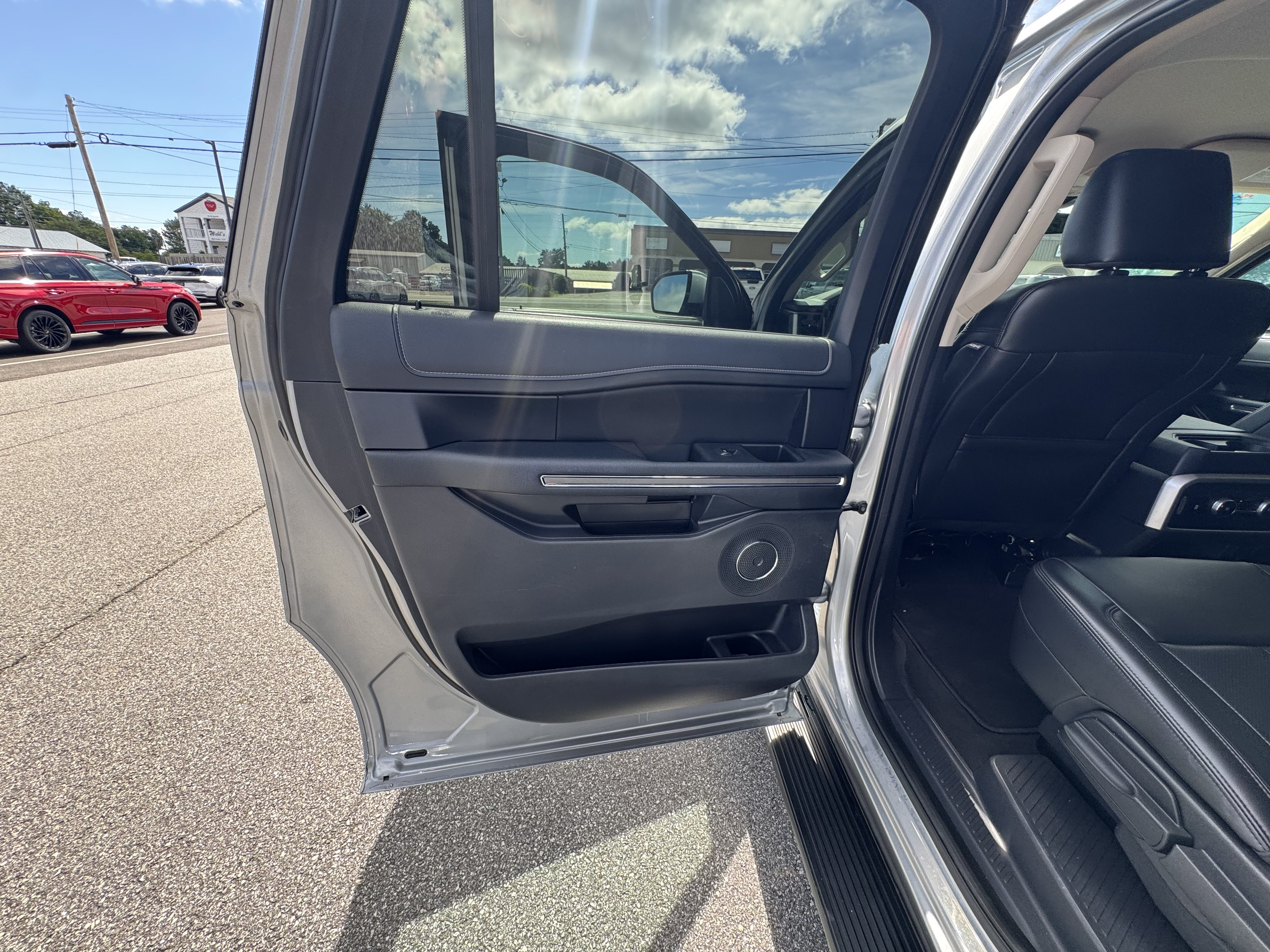 Used 2024 Ford Expedition Max XLT AWD/4WD image 8