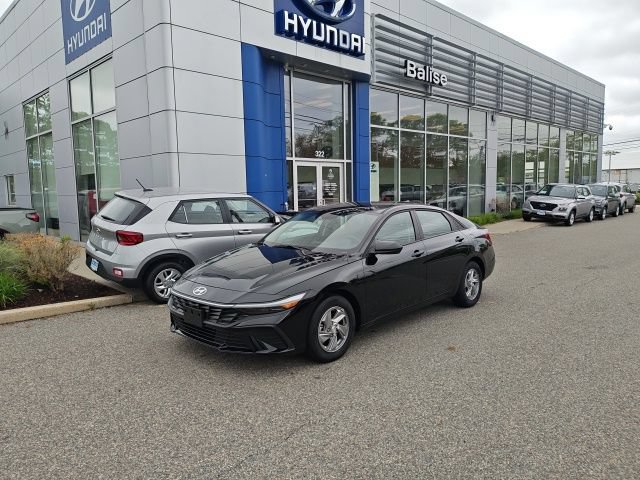 Certified 2026 Hyundai Elantra SE FWD image 2