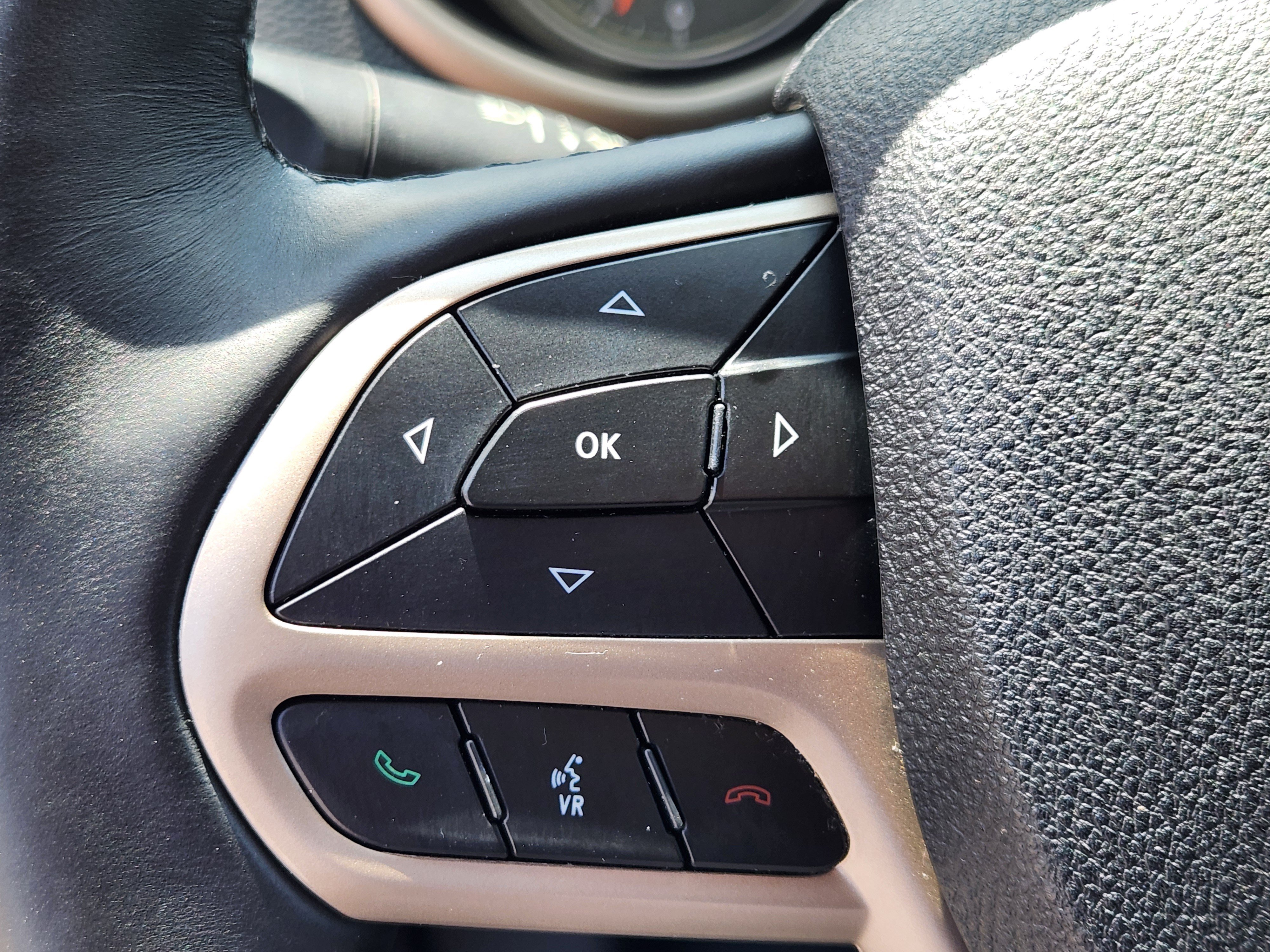 Used 2017 Jeep Cherokee Limited AWD/4WD image 24