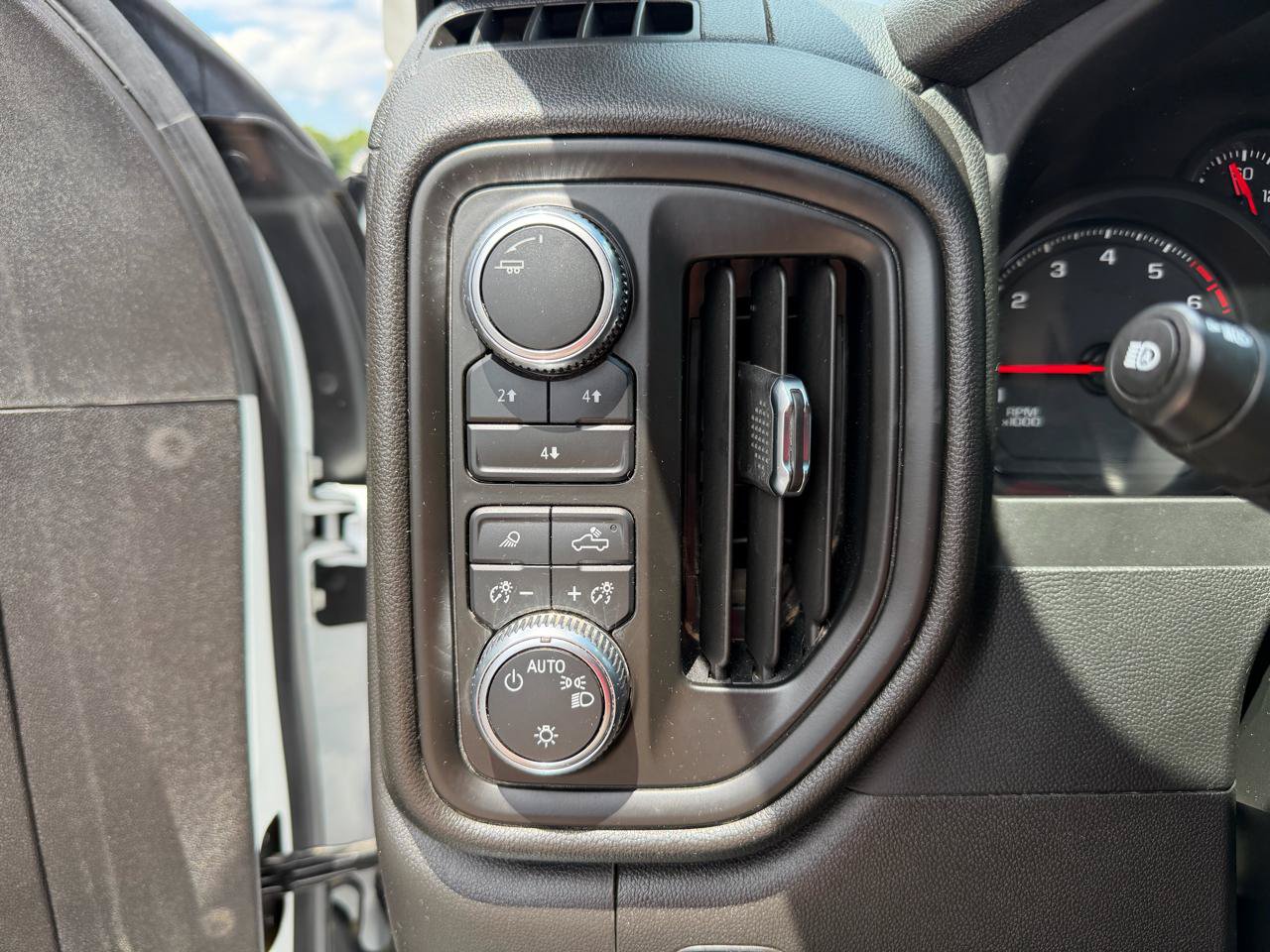 Used 2024 GMC Sierra 2500 Pro AWD/4WD image 24