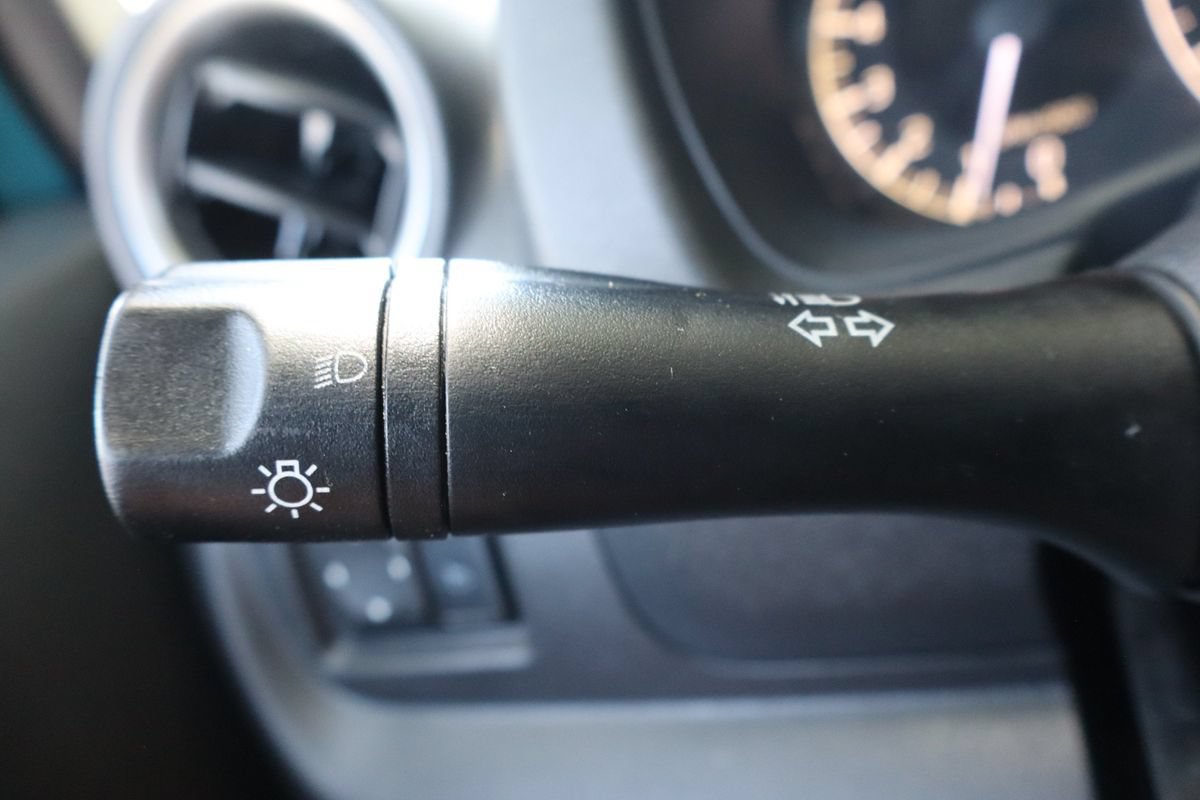 Used 2015 Nissan Versa Note SV FWD image 31