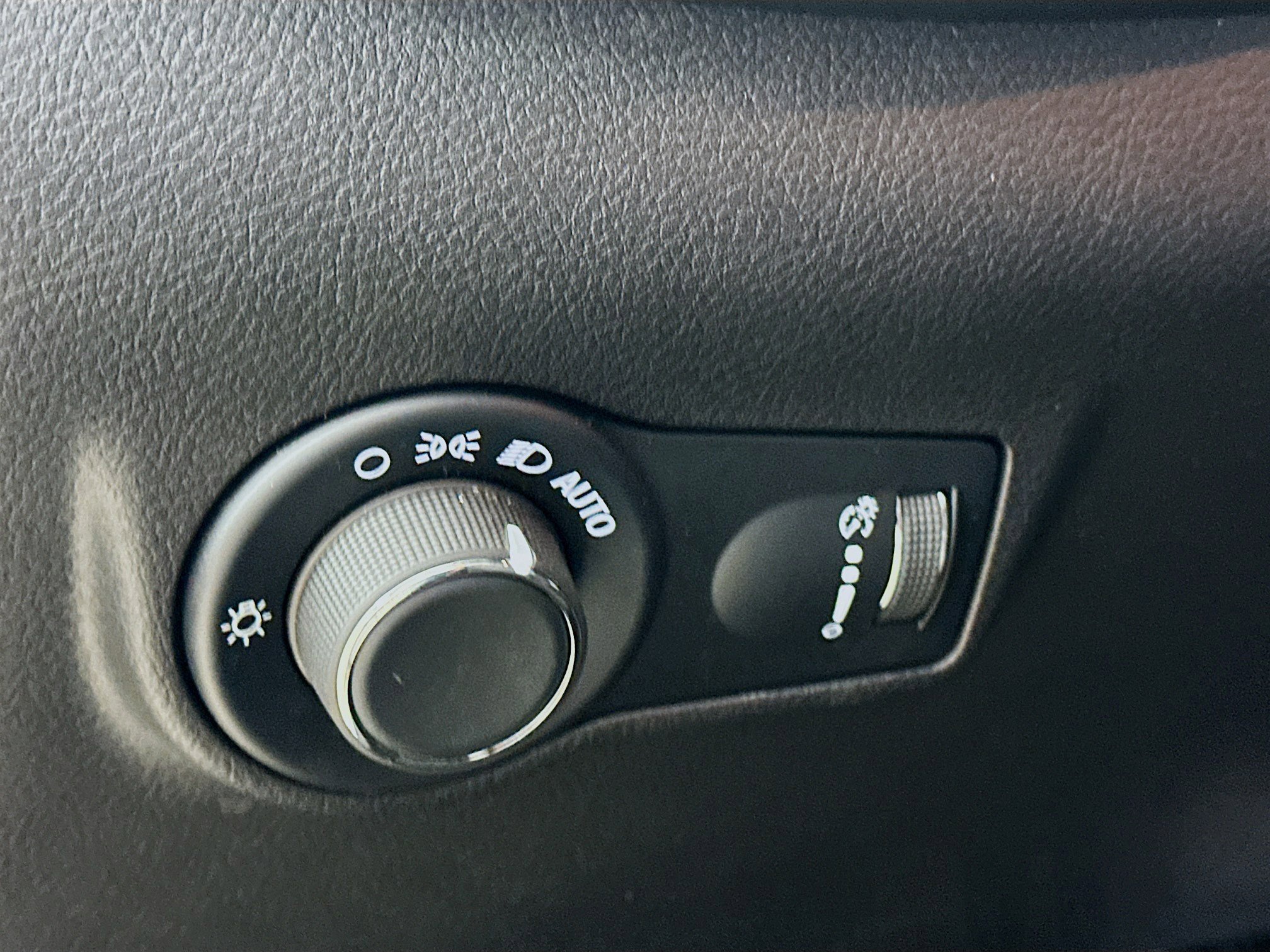 Certified 2025 Jeep Compass Sport image 10