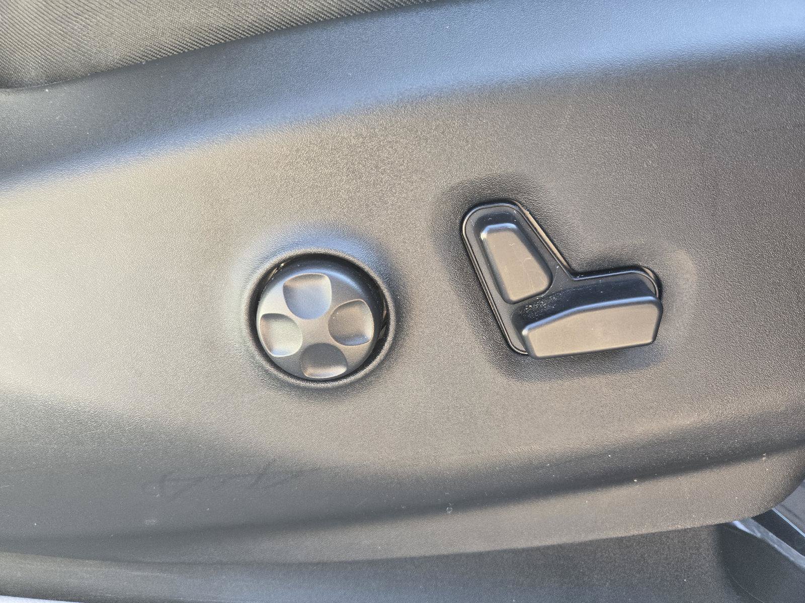 Used 2019 Chrysler Pacifica Touring-L Plus w/ Tire & Wheel Group FWD image 24