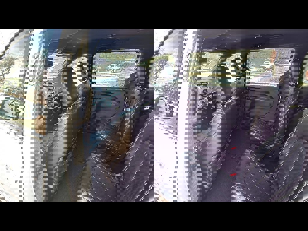 Used 2025 Chrysler Pacifica Select image 23