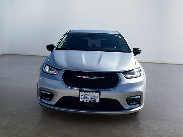 Used 2024 Chrysler Pacifica Touring-L image 8