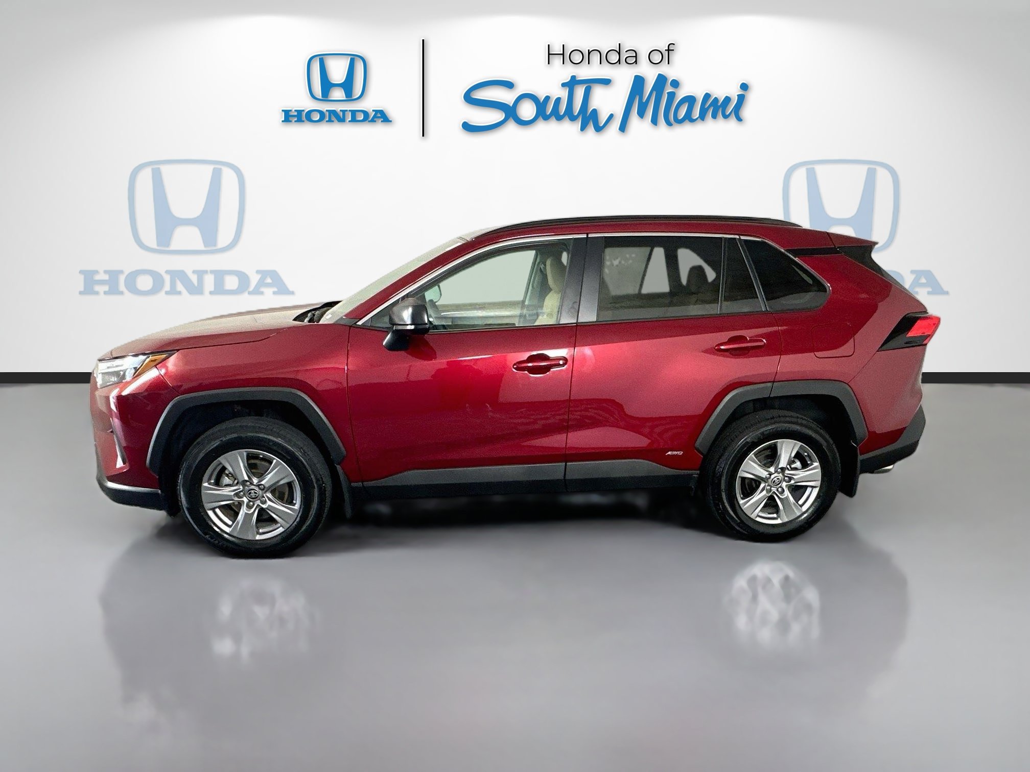 Used 2024 Toyota RAV4 LE AWD/4WD image 6