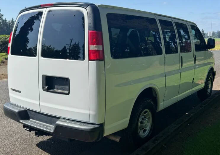 Used 2018 Chevrolet Express 2500 LS w/ Driver Convenience Package RWD image 5
