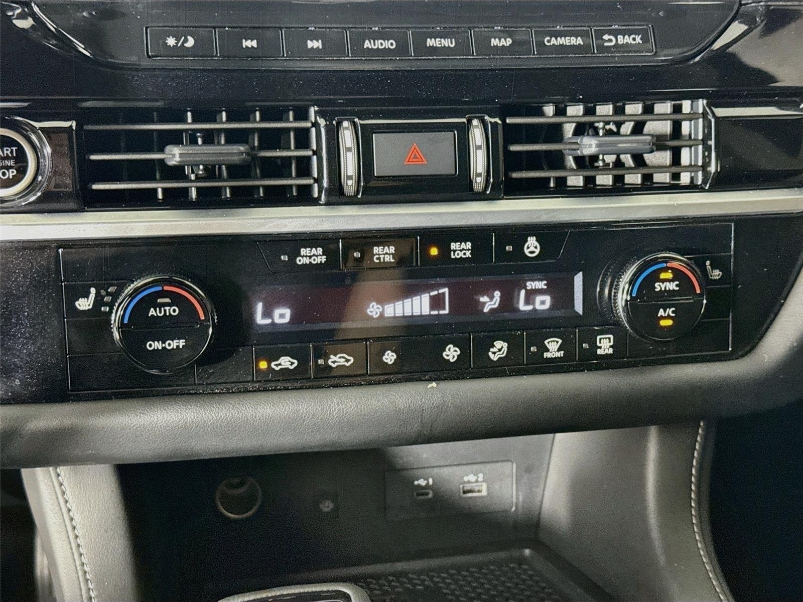 Used 2024 Nissan Pathfinder SL FWD image 17