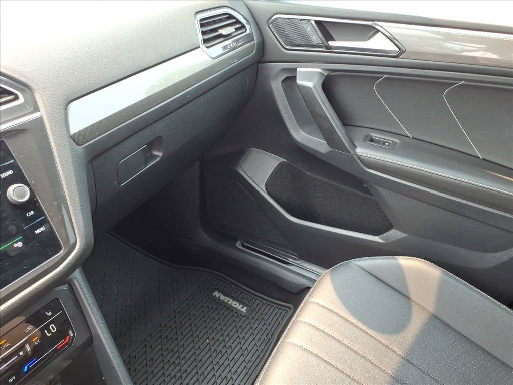 Used 2023 Volkswagen Tiguan SE R-Line FWD image 24