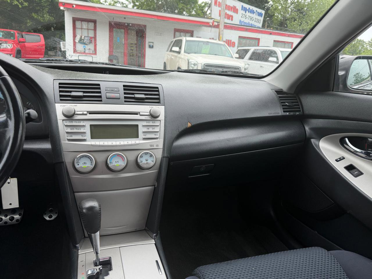 Used 2010 Toyota Camry SE FWD image 18