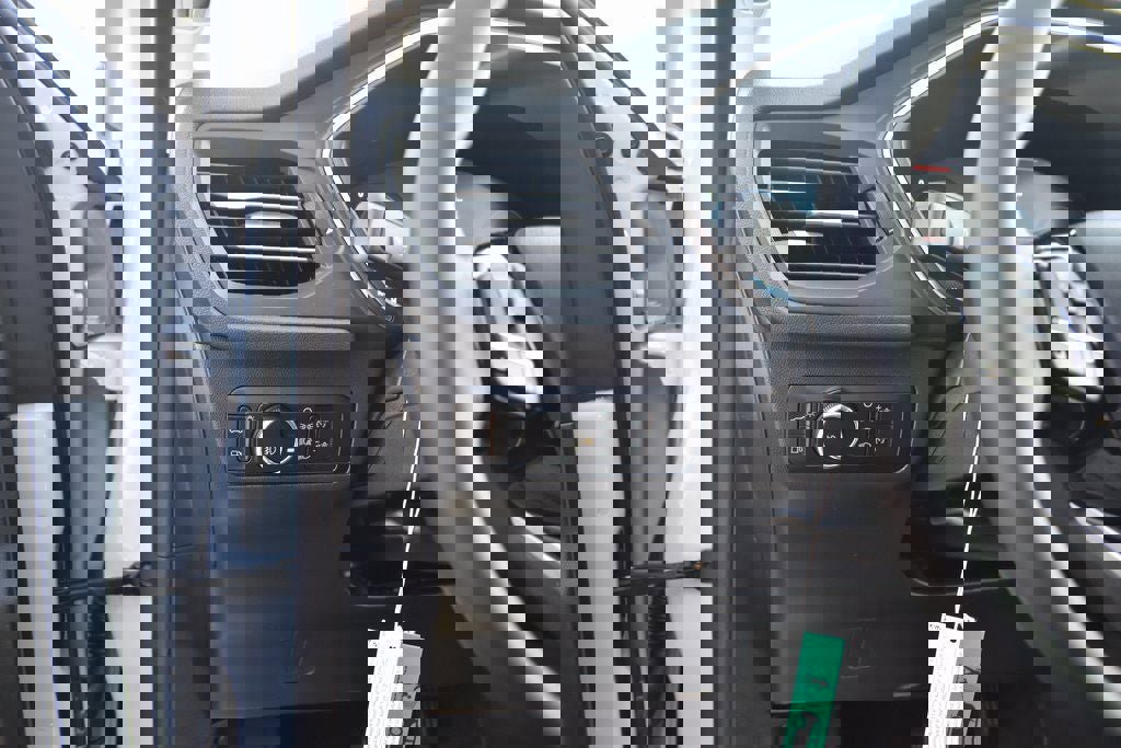 New 2025 Ford Escape SE w/ PHEV Premium Package image 17