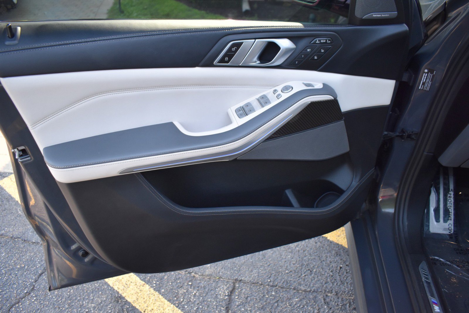 Used 2023 BMW X7 M60i AWD/4WD image 26