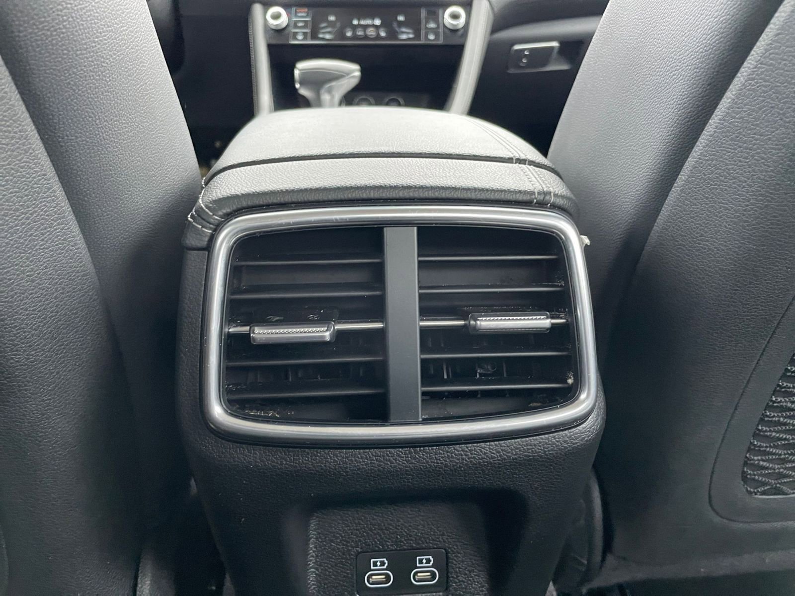 Used 2025 Genesis G70 2.5T image 25