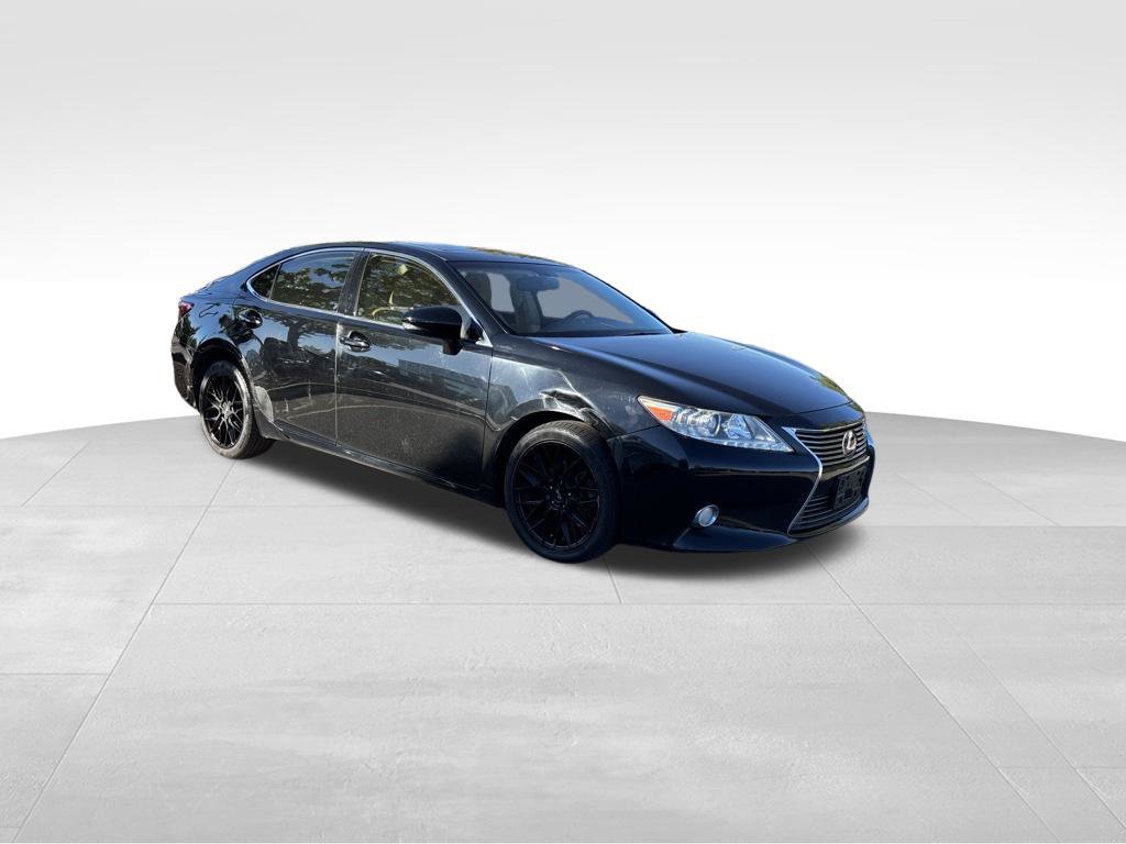 Used 2015 Lexus ES 350 w/ Premium Package FWD image 2