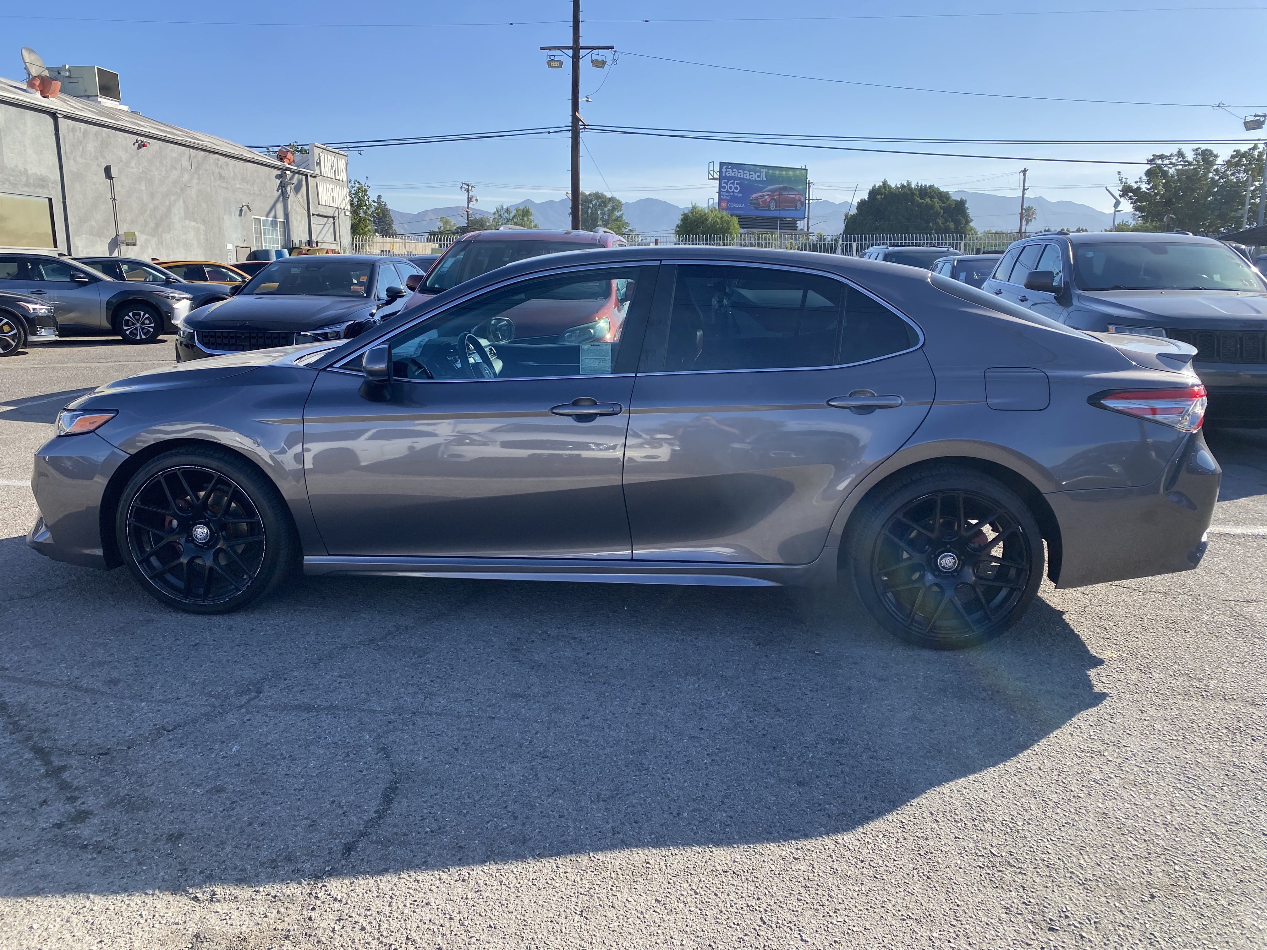 Used 2018 Toyota Camry SE FWD image 8