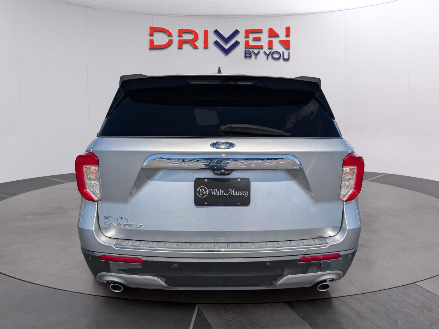 Used 2021 Ford Explorer Limited w/ Equipment Group 301A image 4