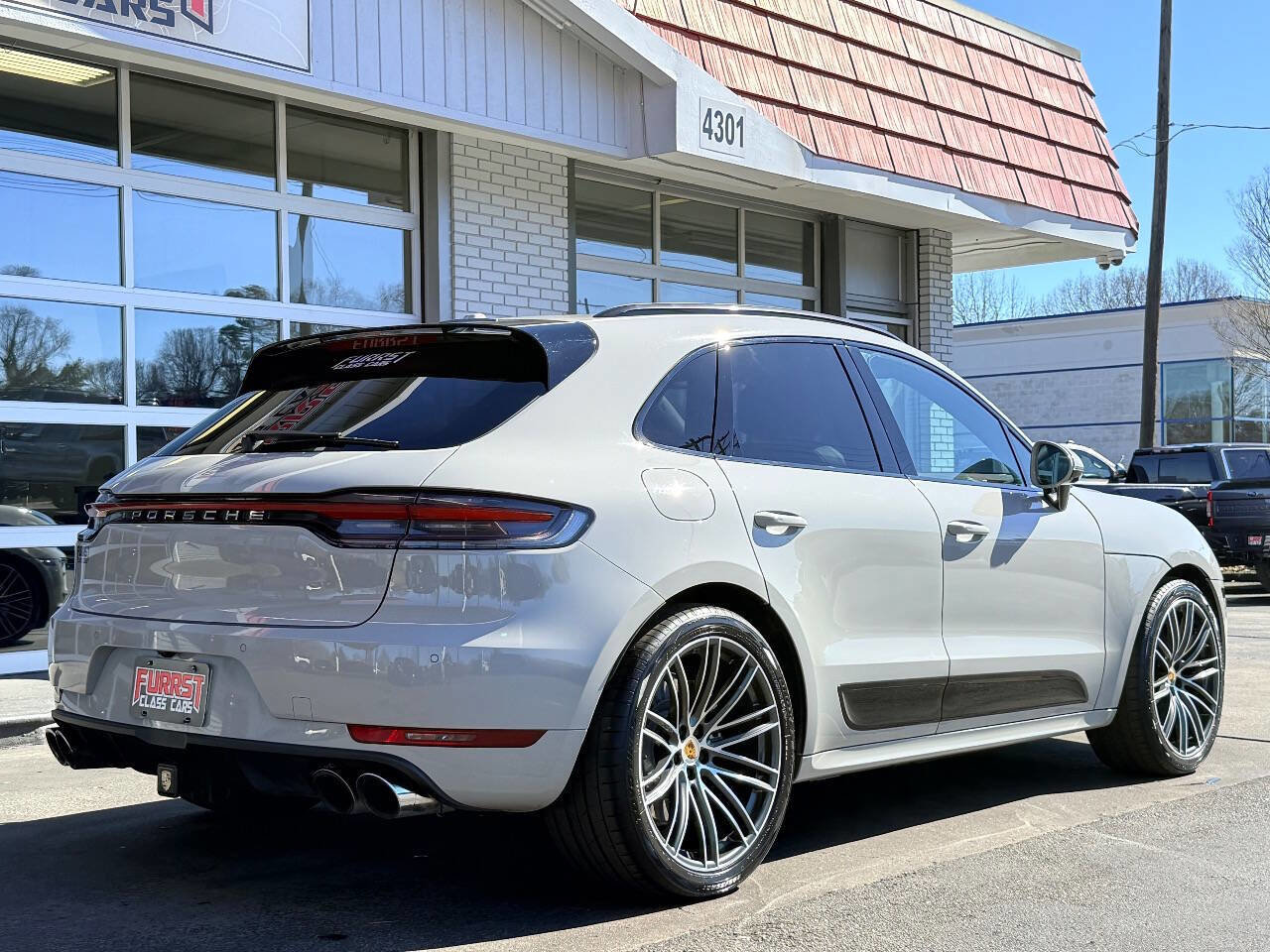 Used 2020 Porsche Macan Turbo image 3