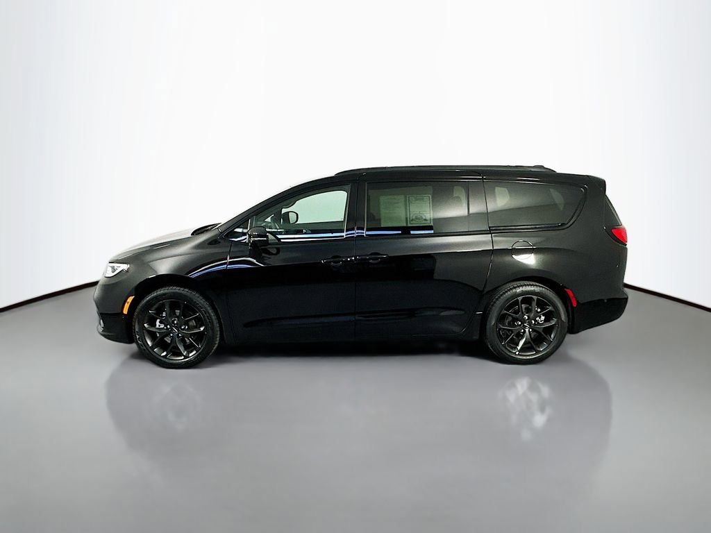 Used 2024 Chrysler Pacifica Touring-L w/ S Appearance Package FWD image 4