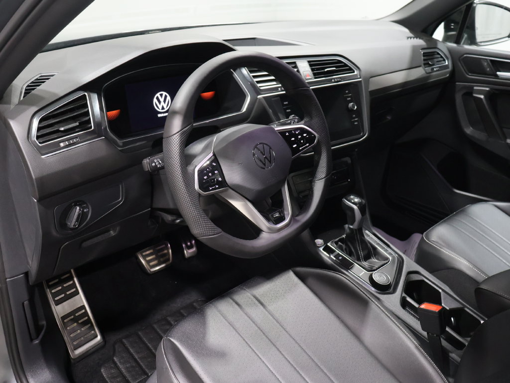 Used 2022 Volkswagen Tiguan SE R-Line AWD/4WD image 16