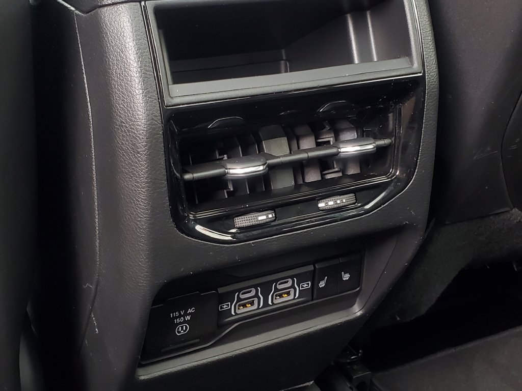 Used 2024 Jeep Grand Cherokee Limited w/ Luxury Tech Group II AWD/4WD image 31