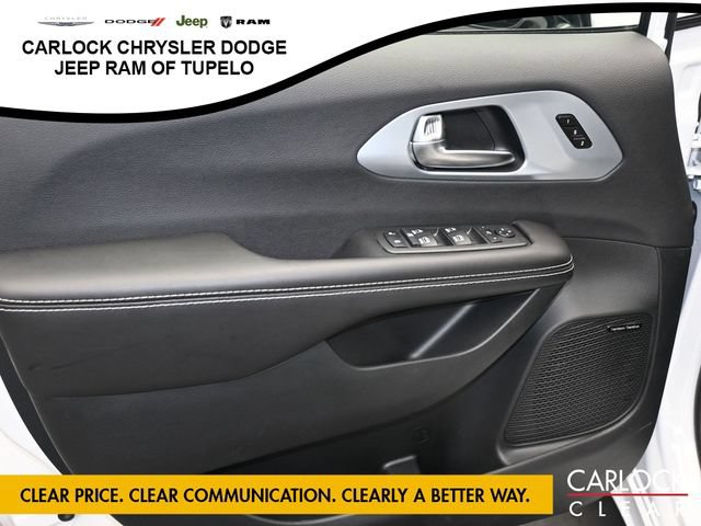 New 2026 Chrysler Pacifica Limited w/ Uconnect Theater Family Group FWD image 13