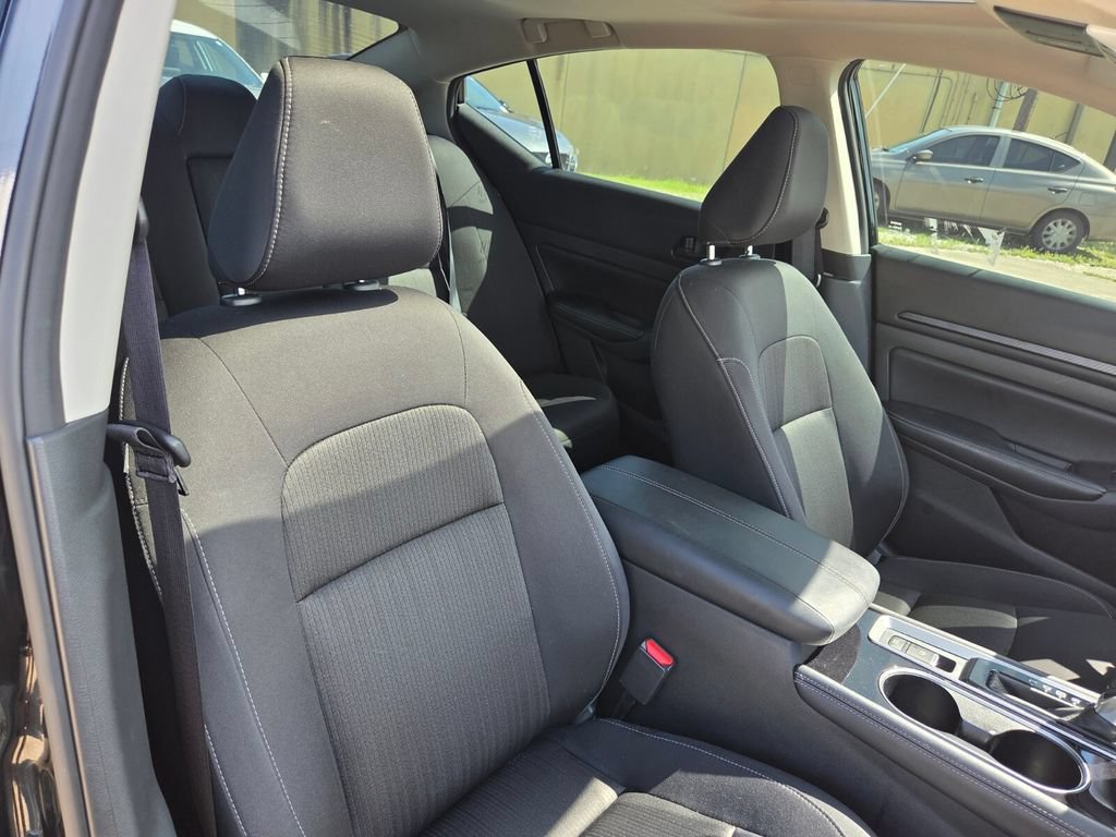 Used 2024 Nissan Altima 2.5 SV w/ SV Premium Package FWD image 35