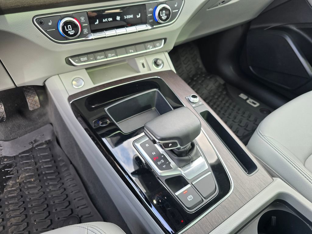 Used 2023 Audi Q5 2.0T Premium w/ Convenience Package image 29