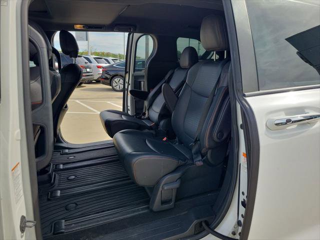 Used 2021 Toyota Sienna XSE FWD image 7